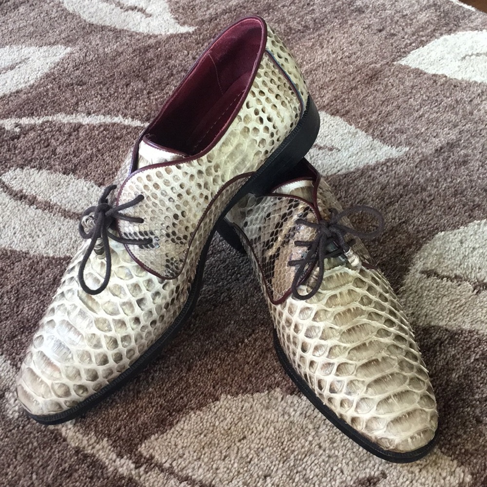 Dress shoe